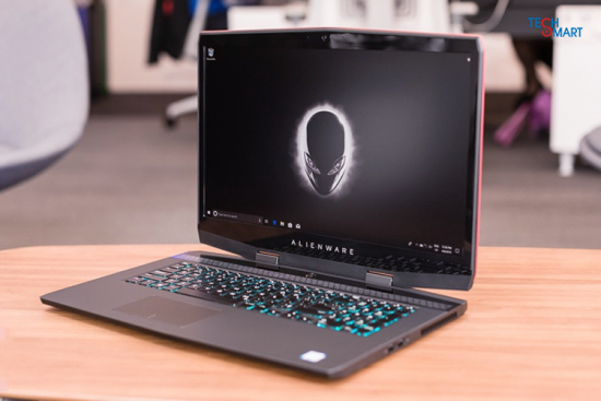Dell Alienware m17 i7 8750H RAM 16GB SSD 512GB RTX 2070 FHD IPS