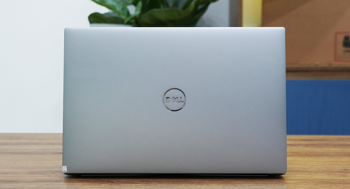 DELL Precision 5560 i7-11850H 16GB 1806 Dell Precision 5560 i7